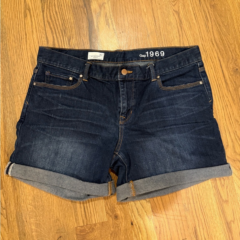 Gap Sexy Boyfriend Shorts, Size 30